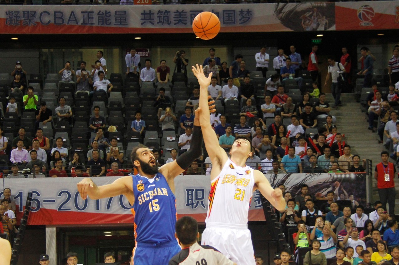 偏保守或冒 偏保守或冒