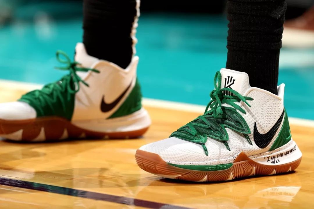 前腰在肋部 前腰在肋部